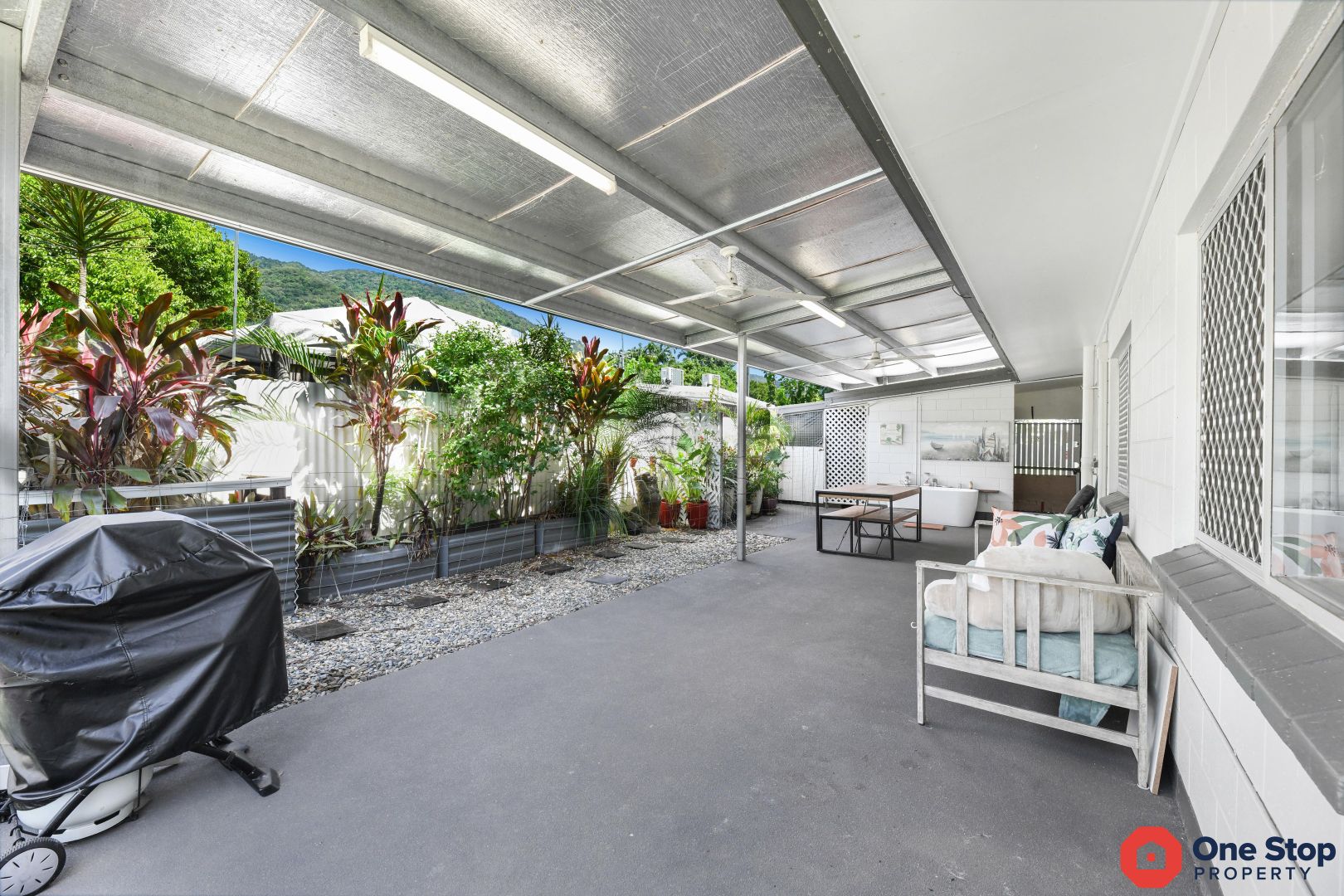 2/12 Valmadre Street, Caravonica QLD 4878, Image 1