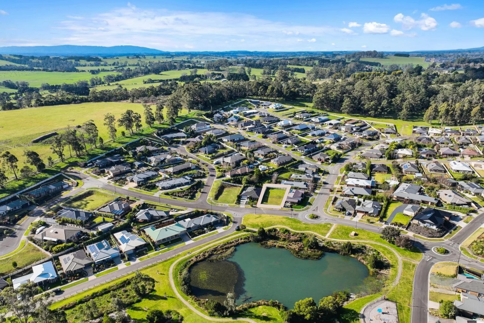 Additional image 6 of 26 Waterside Drive, Drouin VIC 3818