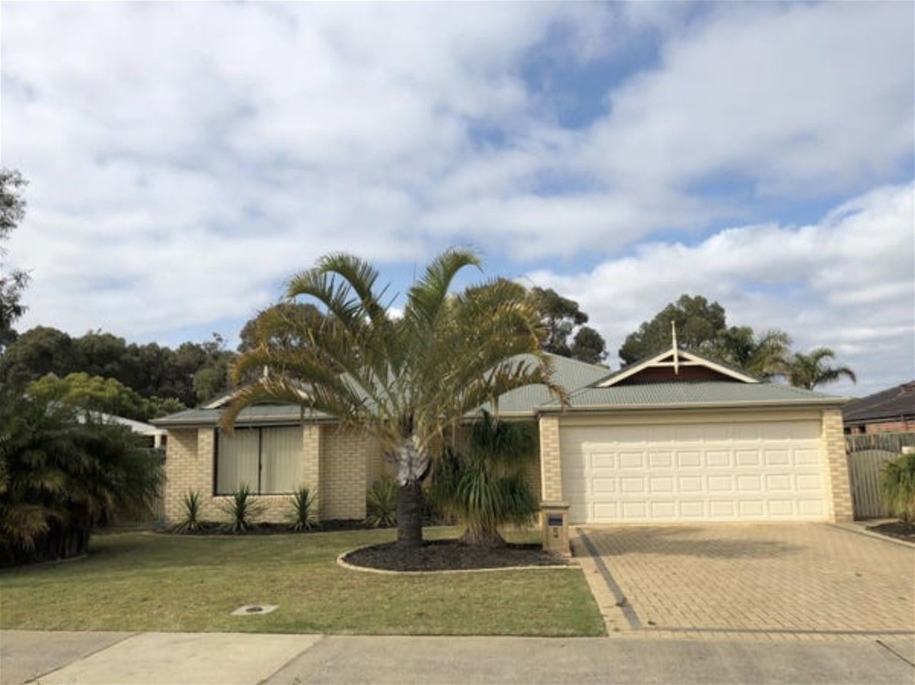 4 bedrooms House in 11 Grandmere Parade MEADOW SPRINGS WA, 6210