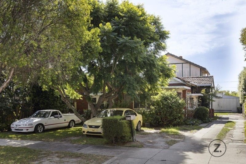 4 bedrooms House in 5 Malacca Street MCKINNON VIC, 3204