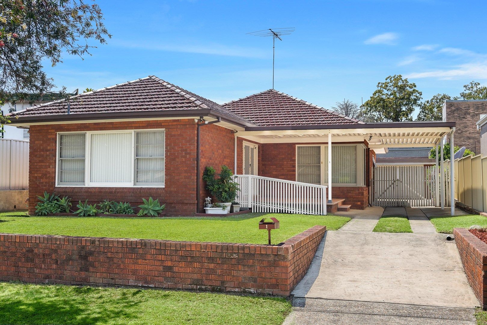 1 Miowera Avenue, Carss Park NSW 2221, Image 0