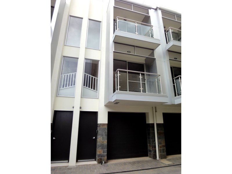 2 bedrooms Townhouse in 7/152 Gray Street ADELAIDE SA, 5000