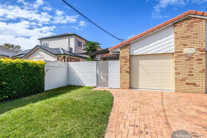 Picture of 1/215 Bayview Street, RUNAWAY BAY QLD 4216