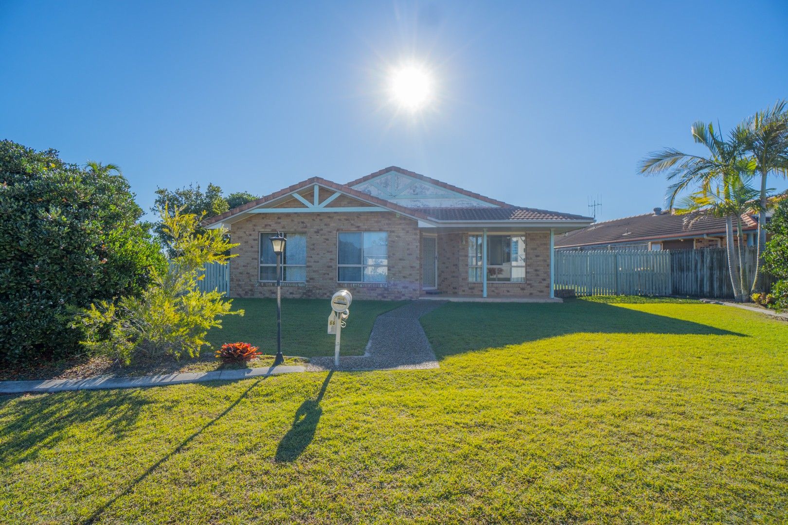 4 bedrooms House in 66 Fairway Drive BARGARA QLD, 4670
