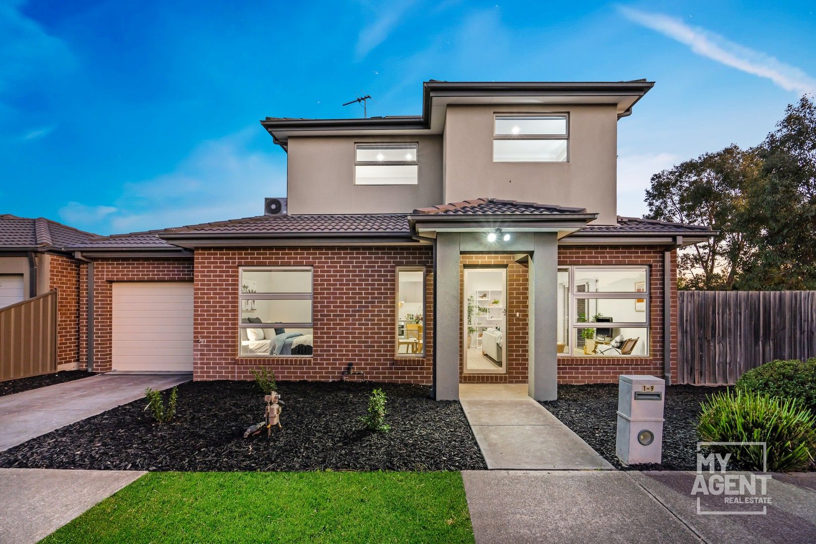 3 bedrooms Townhouse in 9 Gully Way CRAIGIEBURN VIC, 3064