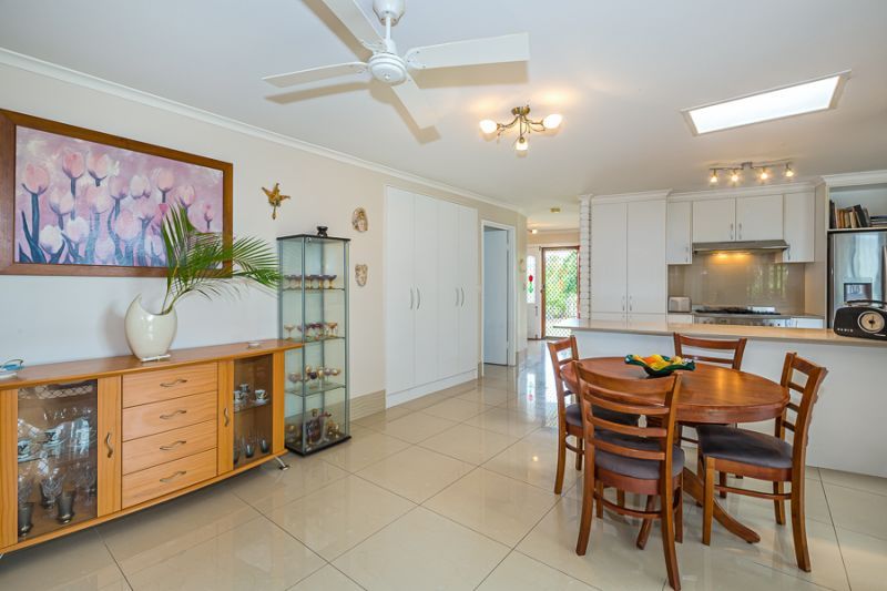 4 Daniel Place, Banksia Beach QLD 4507, Image 2