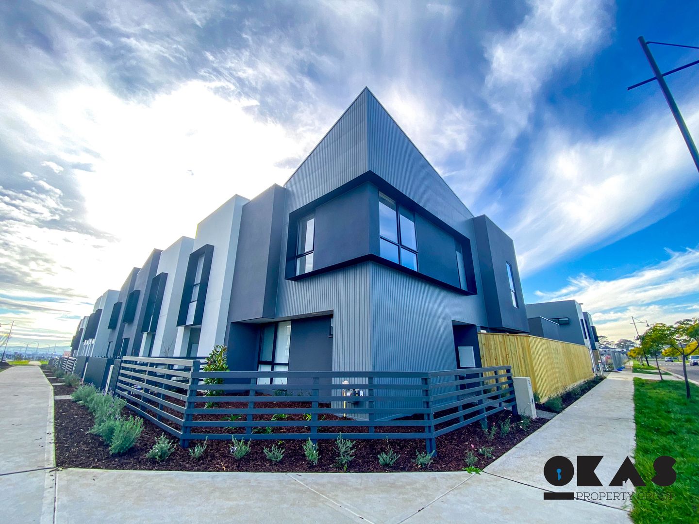 4 bedrooms Townhouse in 72 Hayton Park Boulevard CRANBOURNE WEST VIC, 3977