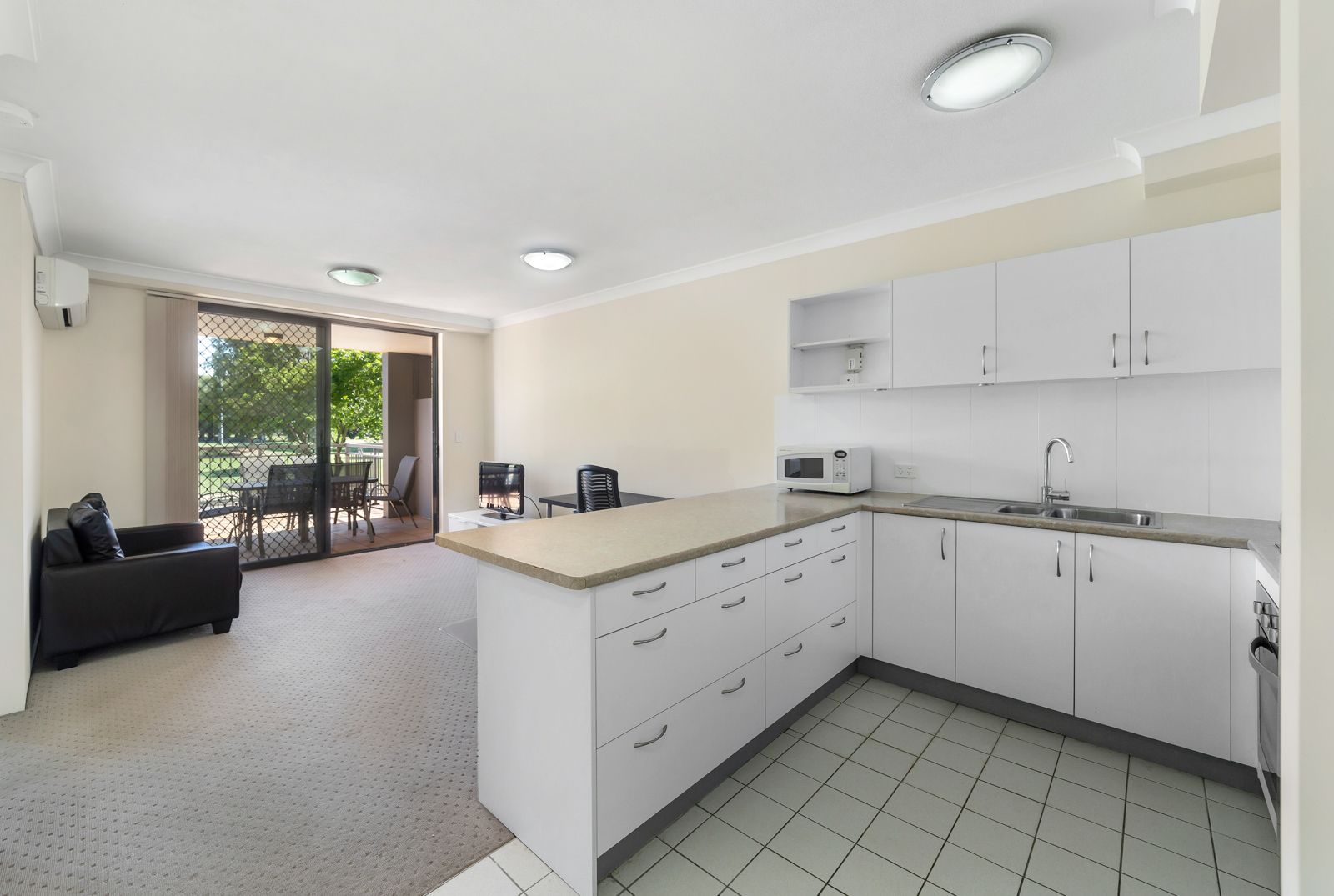 3/300 Sir Fred Schonell Drive, St Lucia QLD 4067, Image 2