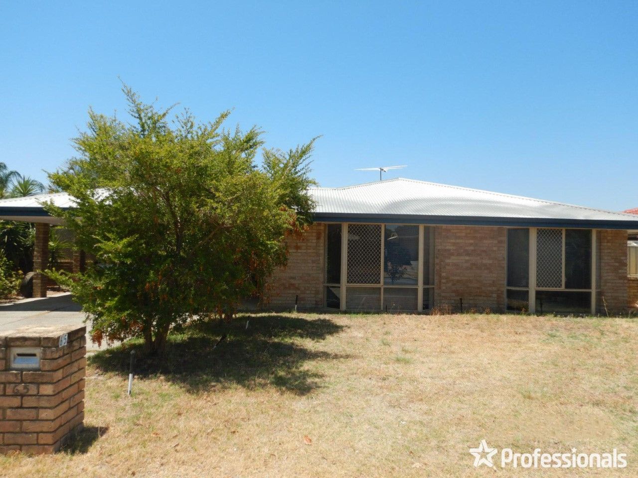 3 bedrooms House in 65 Forest Lakes Drive THORNLIE WA, 6108