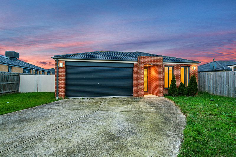 8 Danae Place, Cranbourne West VIC 3977, Image 0