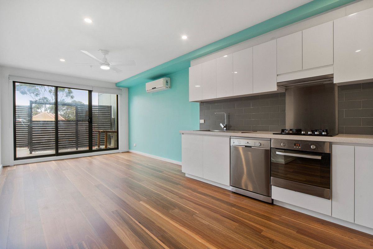 2 bedrooms Apartment / Unit / Flat in Level 2, 2/8 Ebdale Street FRANKSTON VIC, 3199