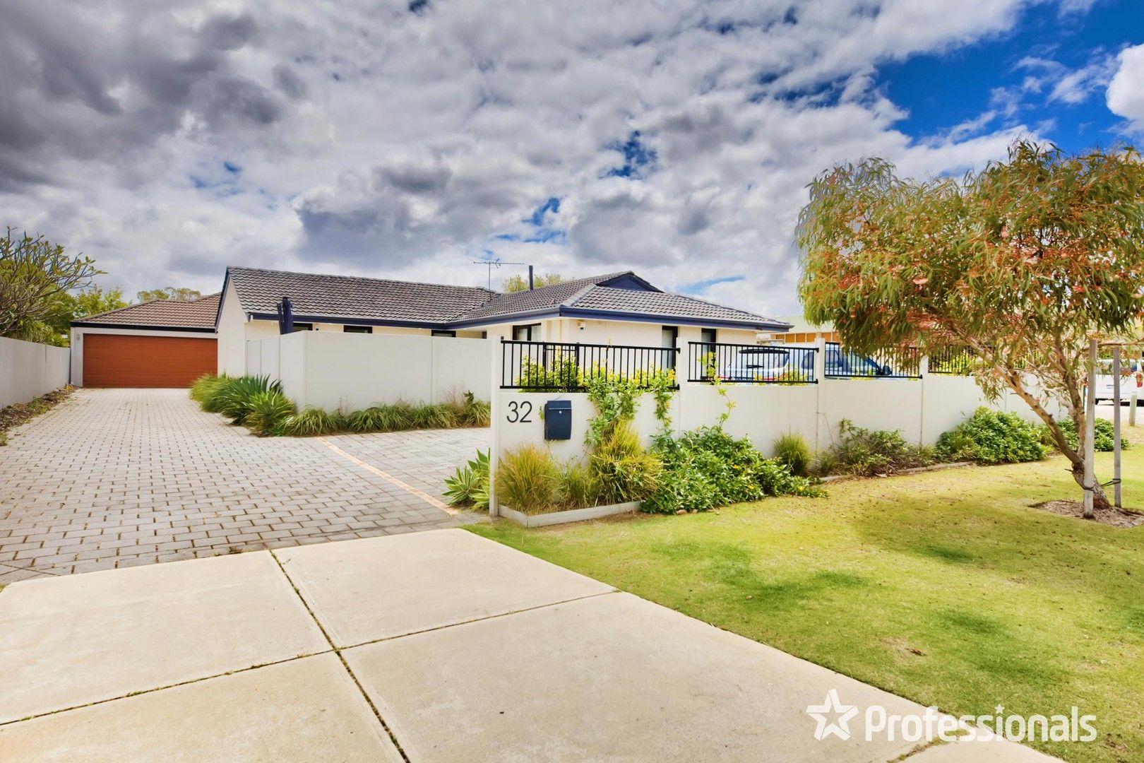 4 bedrooms House in 32 Holdhurst Way MORLEY WA, 6062