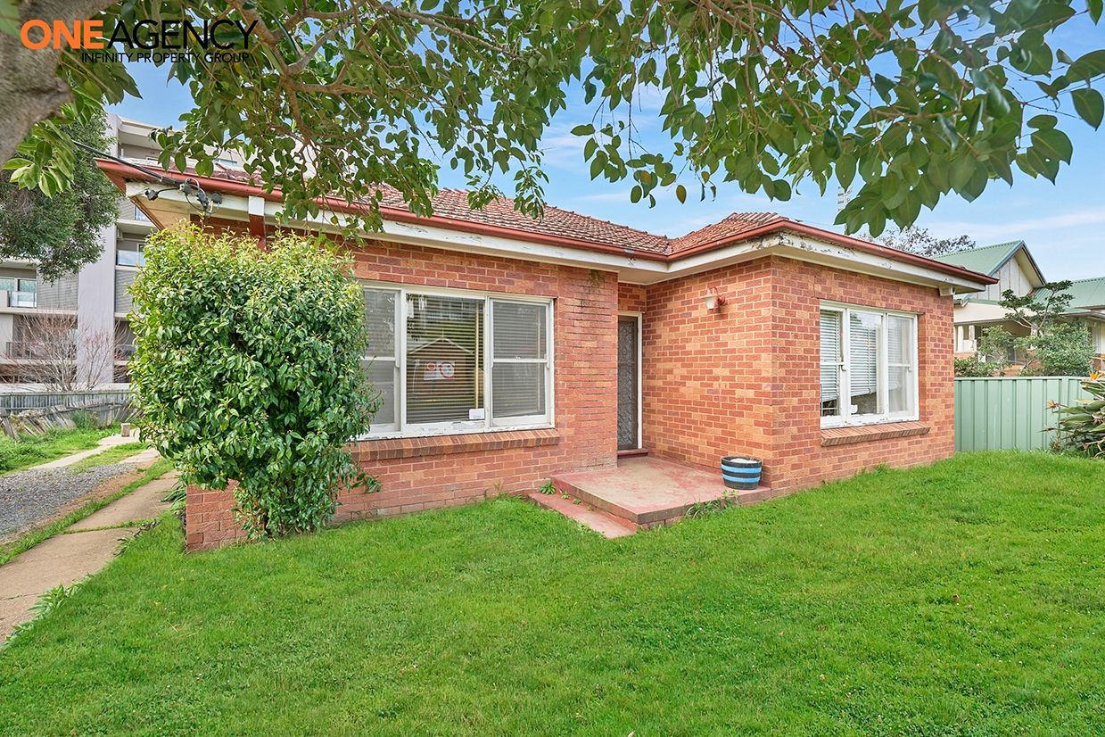 3 bedrooms House in 28 Iolanthe Street CAMPBELLTOWN NSW, 2560