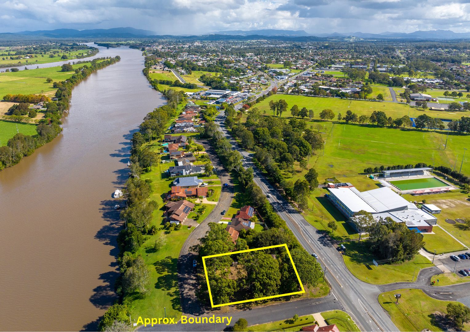 1 Ochiltree Place, Taree NSW 2430, Image 2