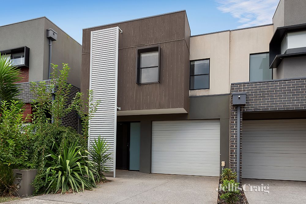3 bedrooms House in 12 Sun Orchid Circuit ST HELENA VIC, 3088