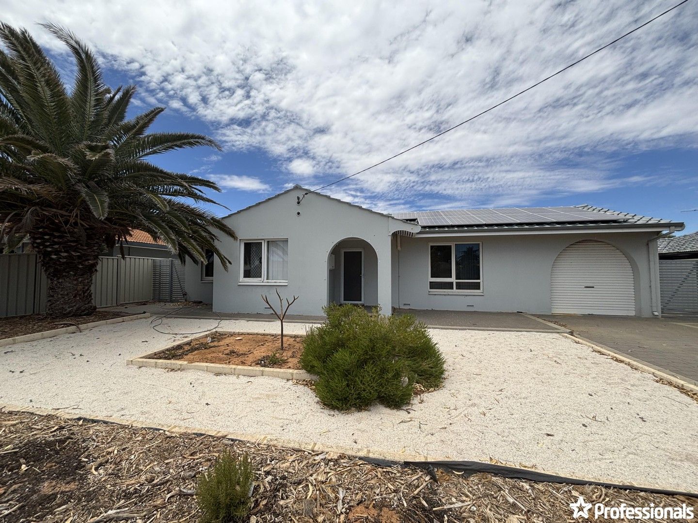 3 bedrooms House in 7 Paringa Street MOUNT TARCOOLA WA, 6530