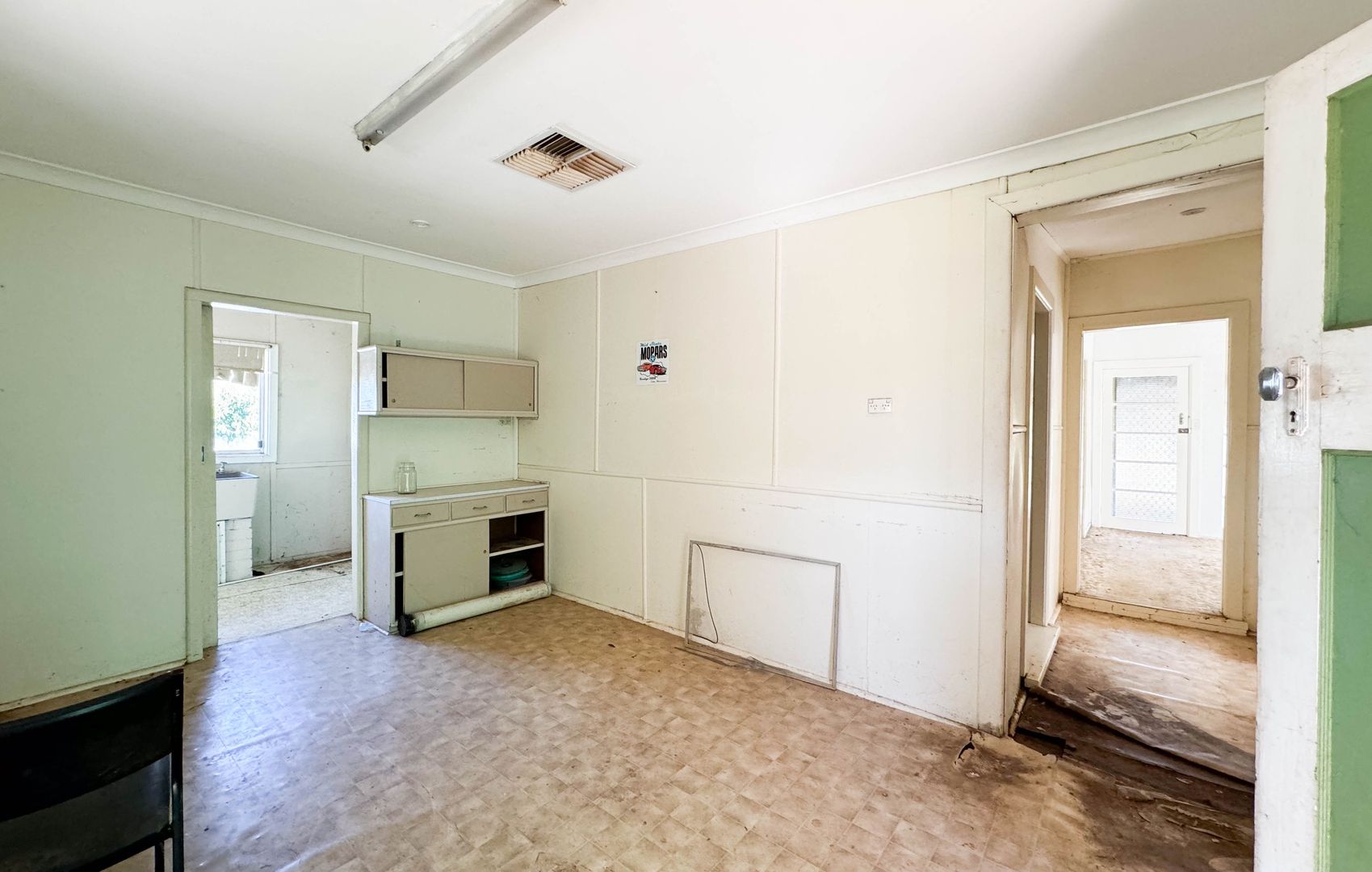 16 Carrington Street, Parkes NSW 2870, Image 1