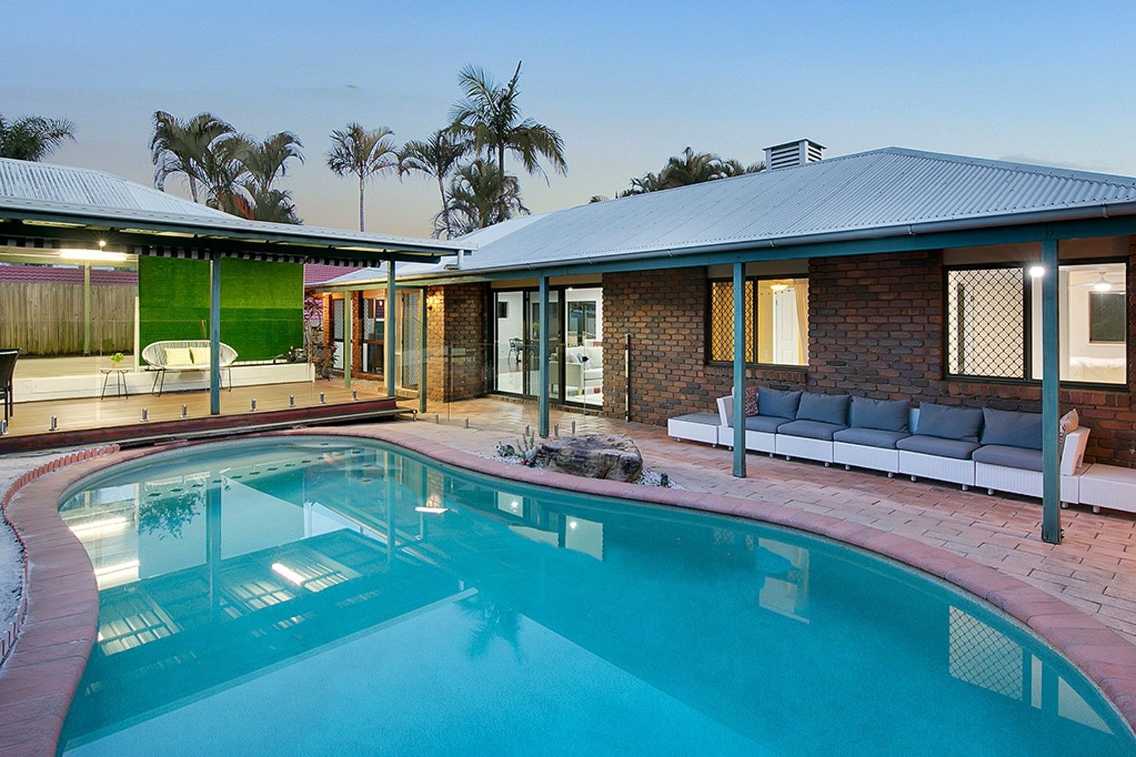 5 bedrooms House in 19 Verdelho Street EIGHT MILE PLAINS QLD, 4113