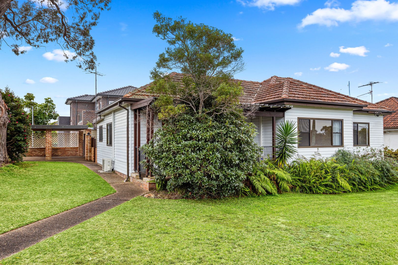 8 Baringa Road, Mortdale NSW 2223