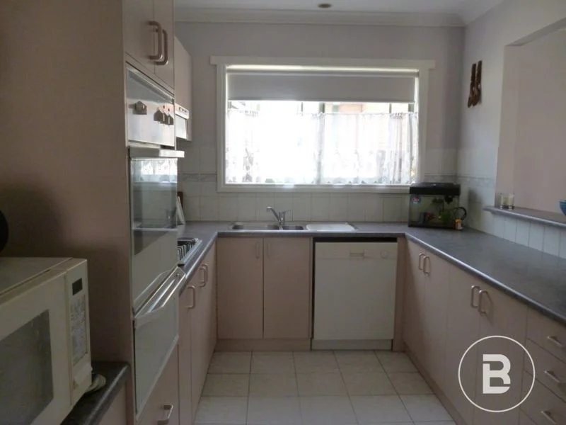 Additional image 3 of 2/3 Castle Court, Ballarat East VIC 3350