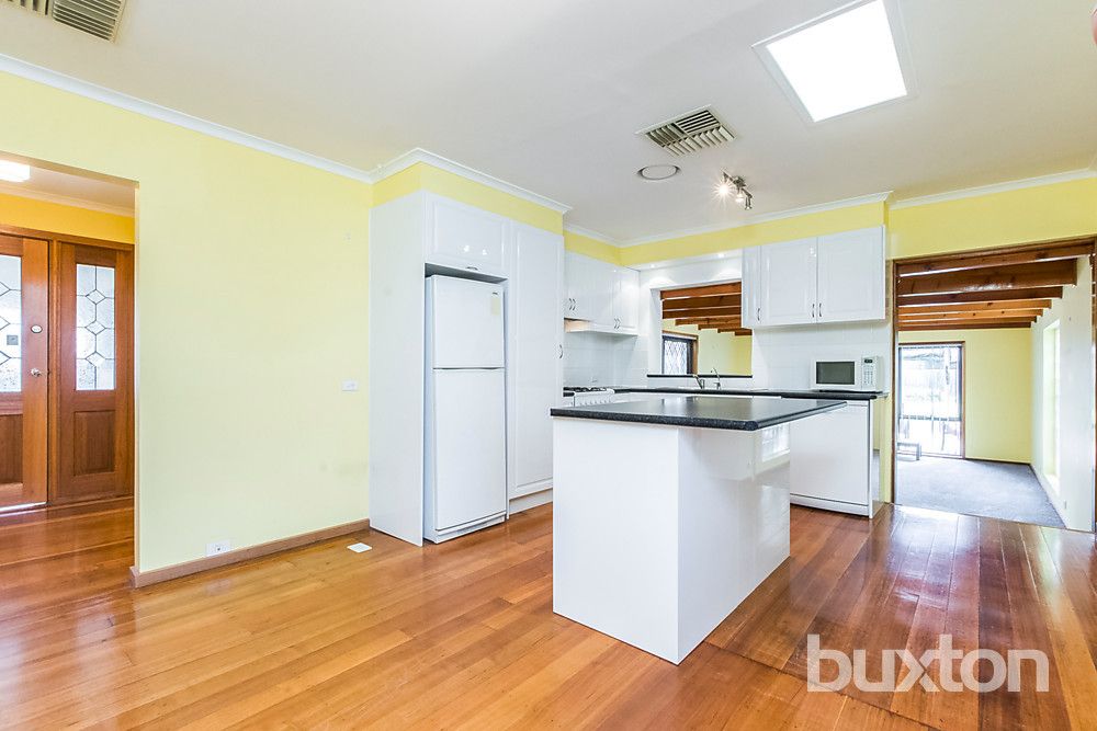 6 Moray Court, Corio VIC 3214, Image 2