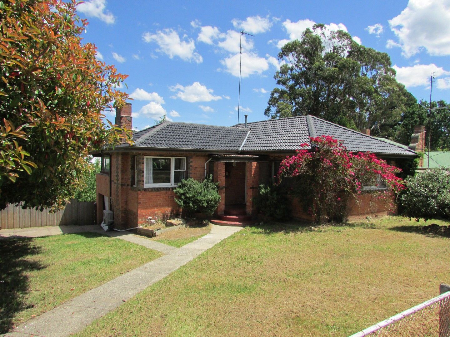 3 bedrooms House in 92 Central Springs Road DAYLESFORD VIC, 3460