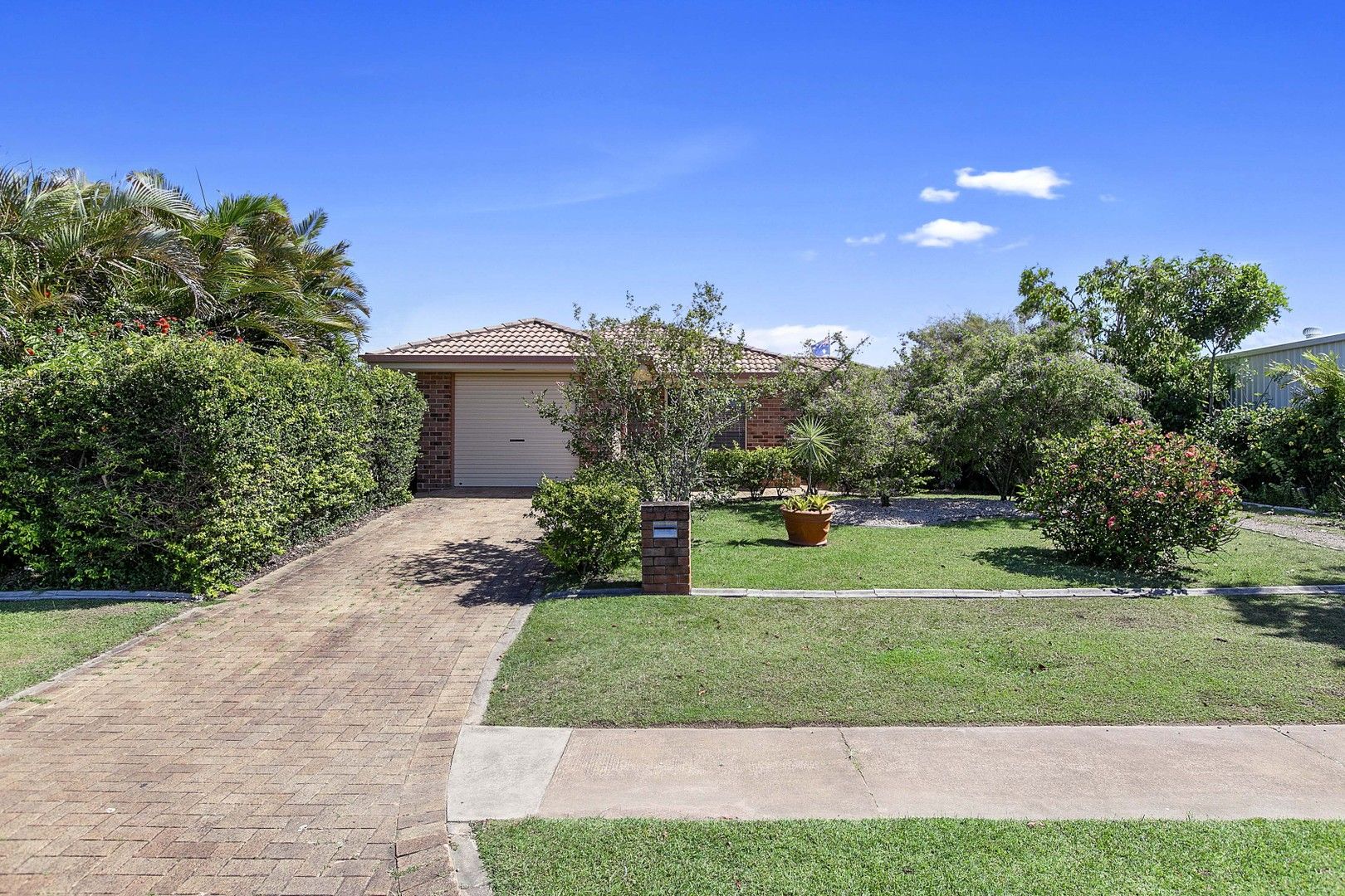 4 bedrooms House in 64 Mackay Drive KAWUNGAN QLD, 4655