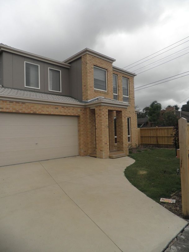 3 bedrooms Townhouse in 175 Warrigal Road CHELTENHAM VIC, 3192