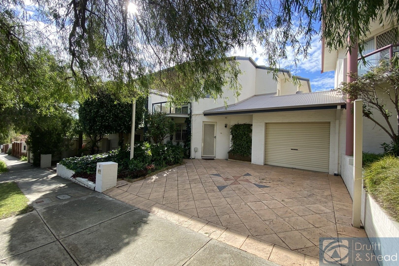 3 bedrooms Townhouse in 2/20 Egham Road BURSWOOD WA, 6100