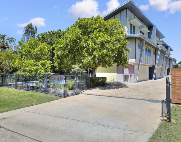 2/1 Hussar Court, Woodgate QLD 4660