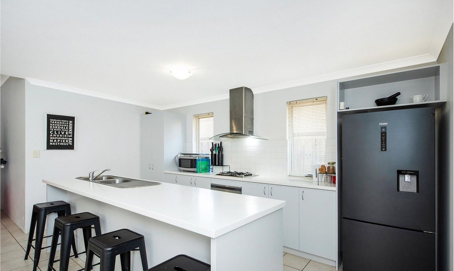 4 bedrooms House in 17 Marsdenia Road HALLS HEAD WA, 6210