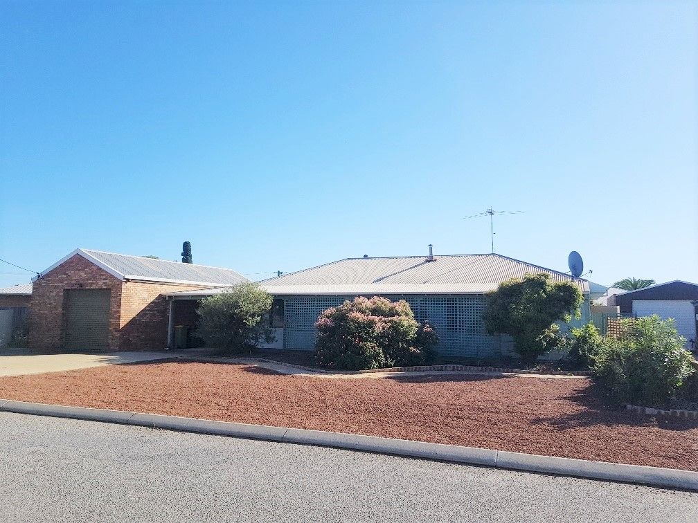 3 bedrooms House in 3 Callistemon Close LEEMAN WA, 6514