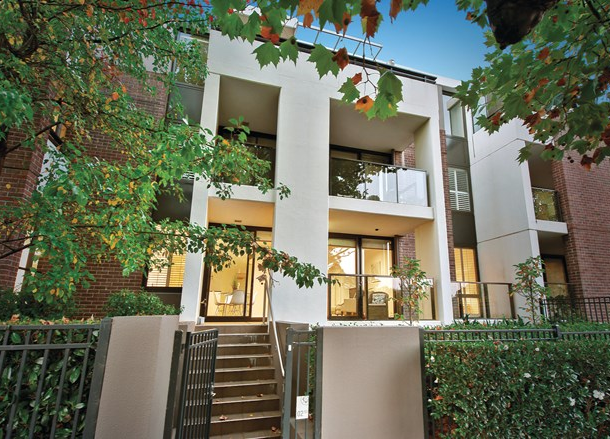 2/53 Chaucer Crescent, Canterbury VIC 3126