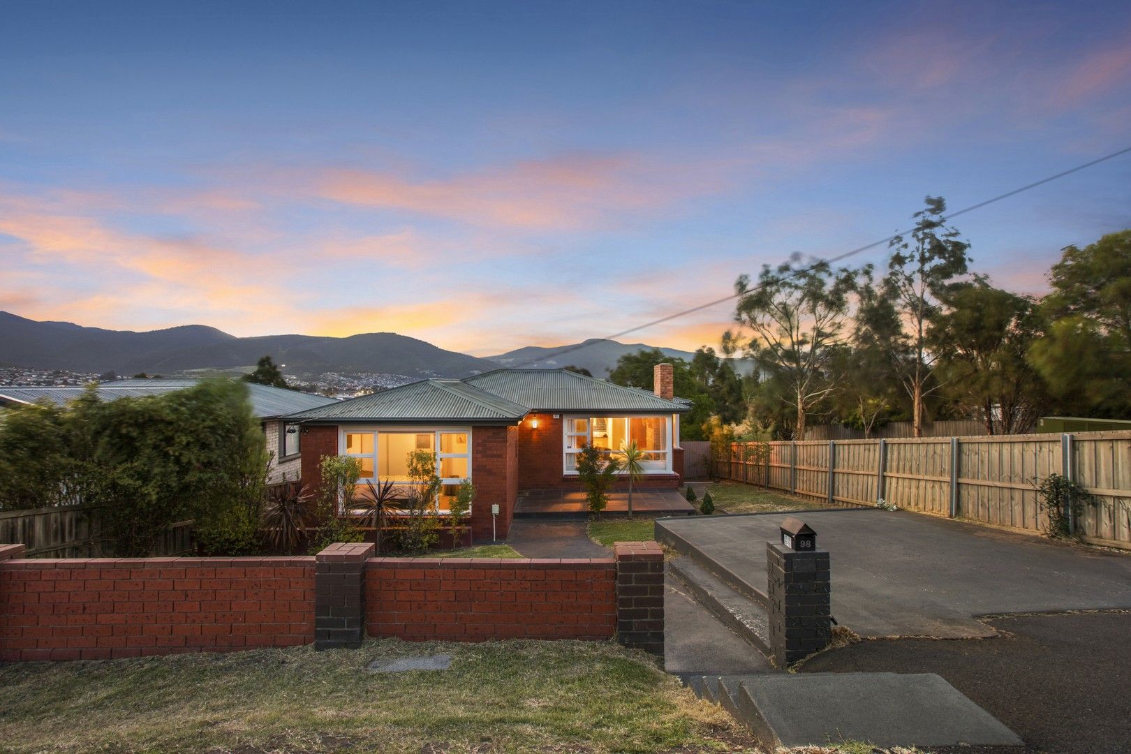 4 bedrooms House in 98 Lennox Avenue LUTANA TAS, 7009