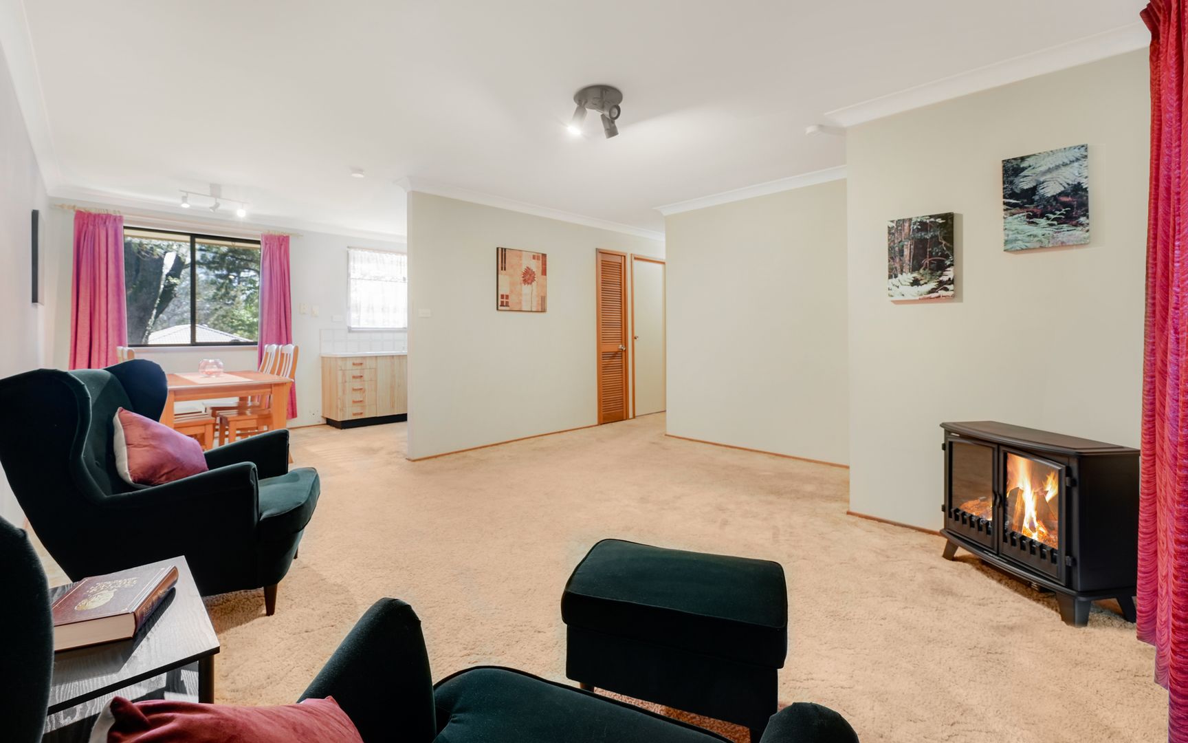 22 Railway Parade, Wentworth Falls NSW 2782, Image 2