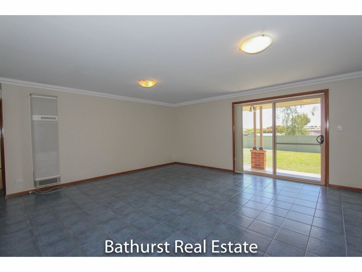 5 Sapphire Crescent, Kelso NSW 2795, Image 2