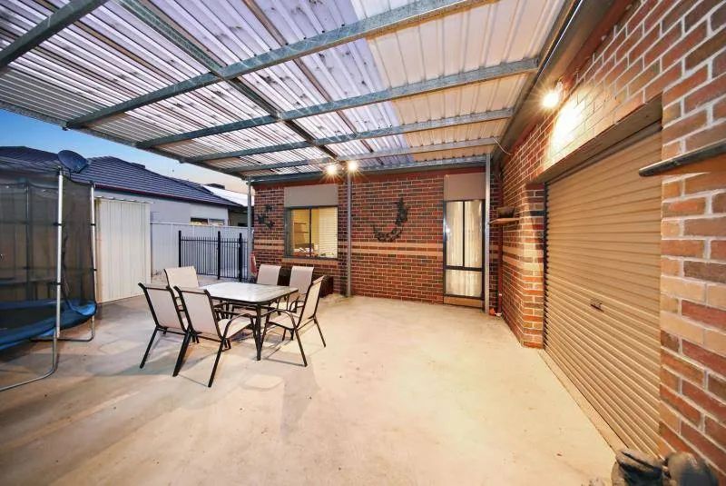 4 bedrooms House in 4 Lauricella Place CAROLINE SPRINGS VIC, 3023
