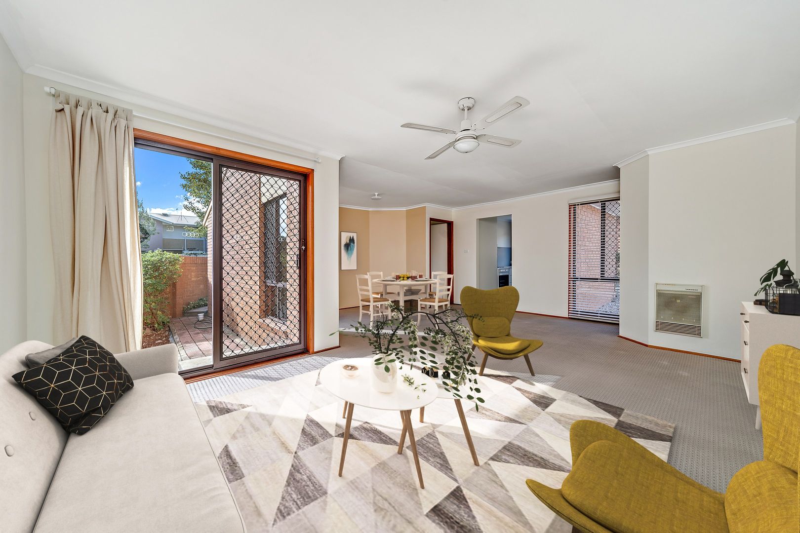 4/36 Alsop Close, Phillip ACT 2606, Image 2