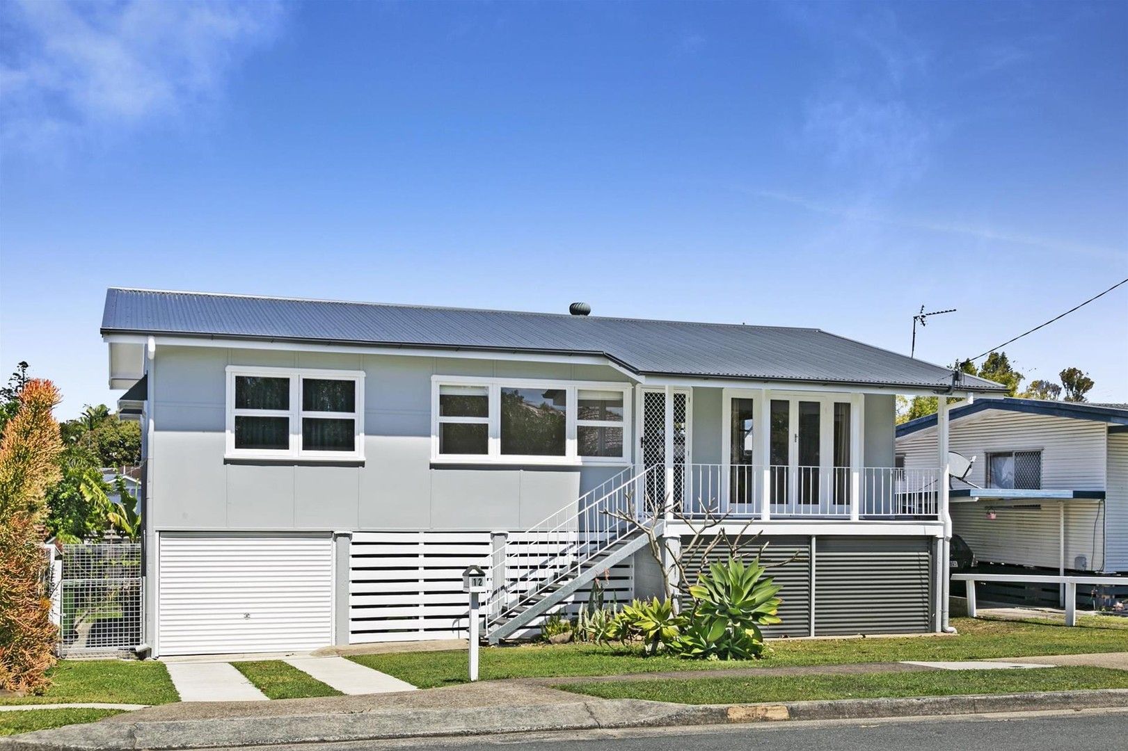 3 bedrooms House in 12 Horder Avenue LABRADOR QLD, 4215