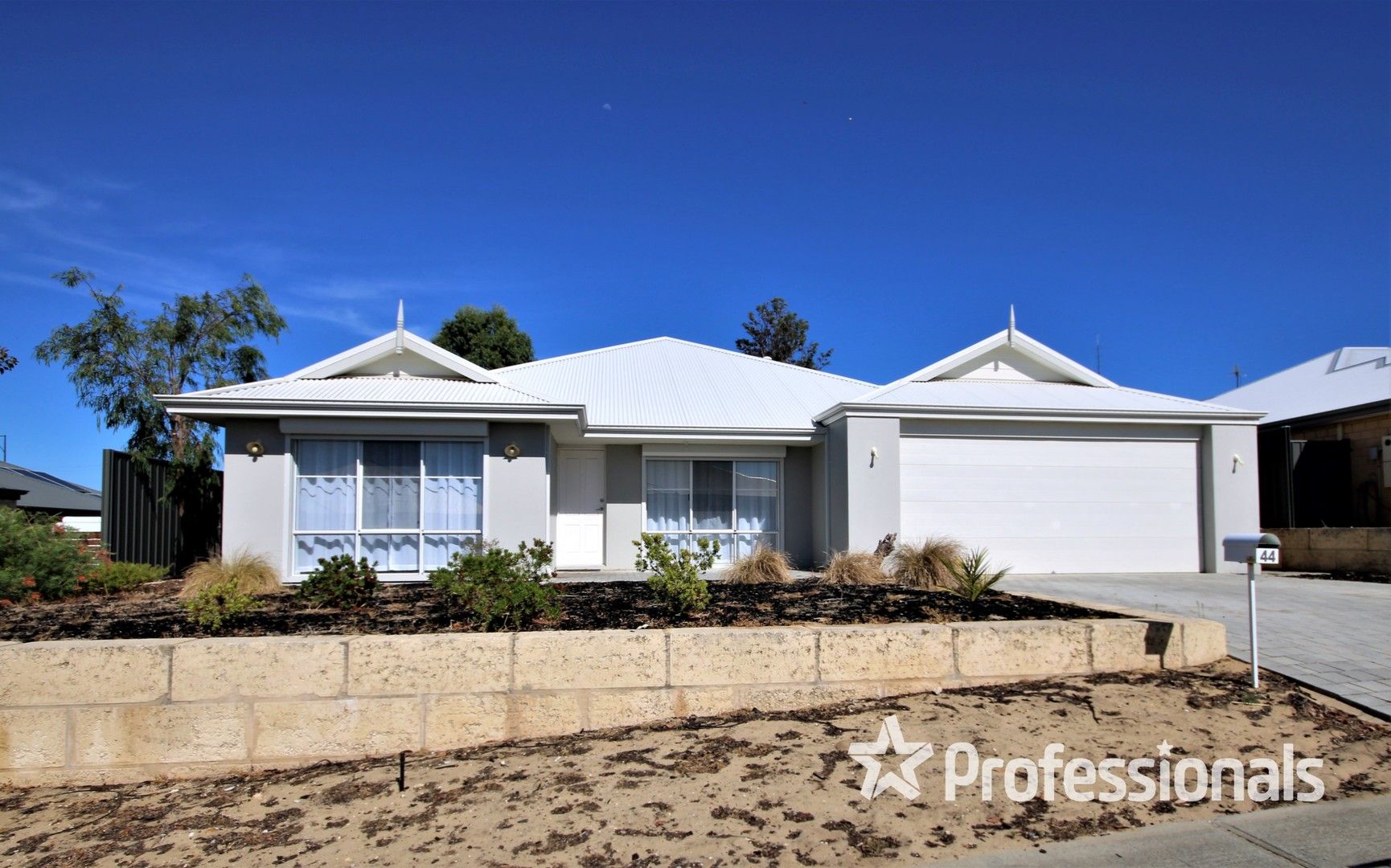 4 bedrooms House in 44 Henderson Crescent AUSTRALIND WA, 6233