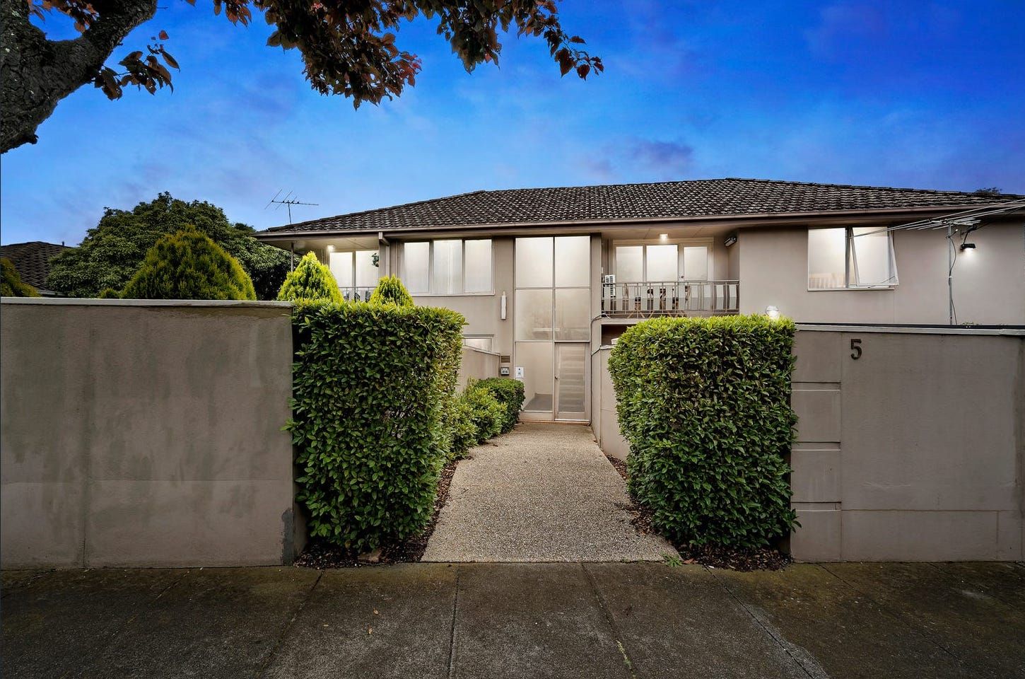 2 bedrooms Apartment / Unit / Flat in 8/5 Weymar Street CHELTENHAM VIC, 3192