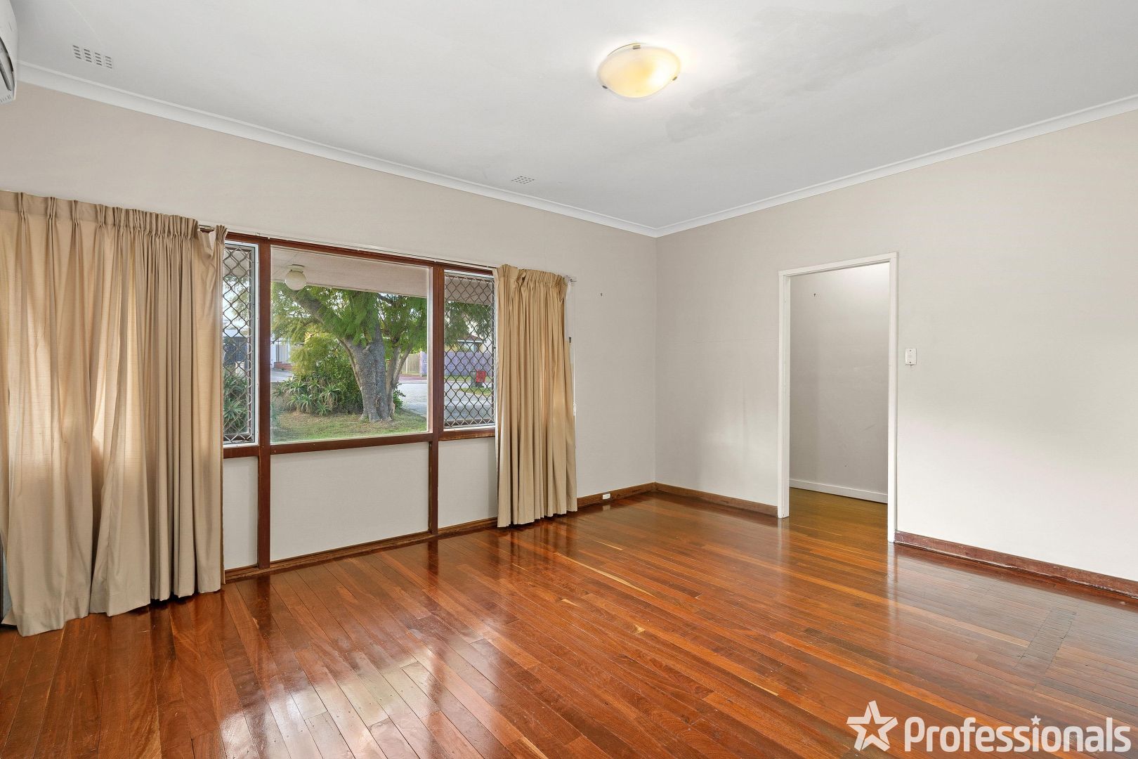 16 Almurta Way, Nollamara WA 6061, Image 2