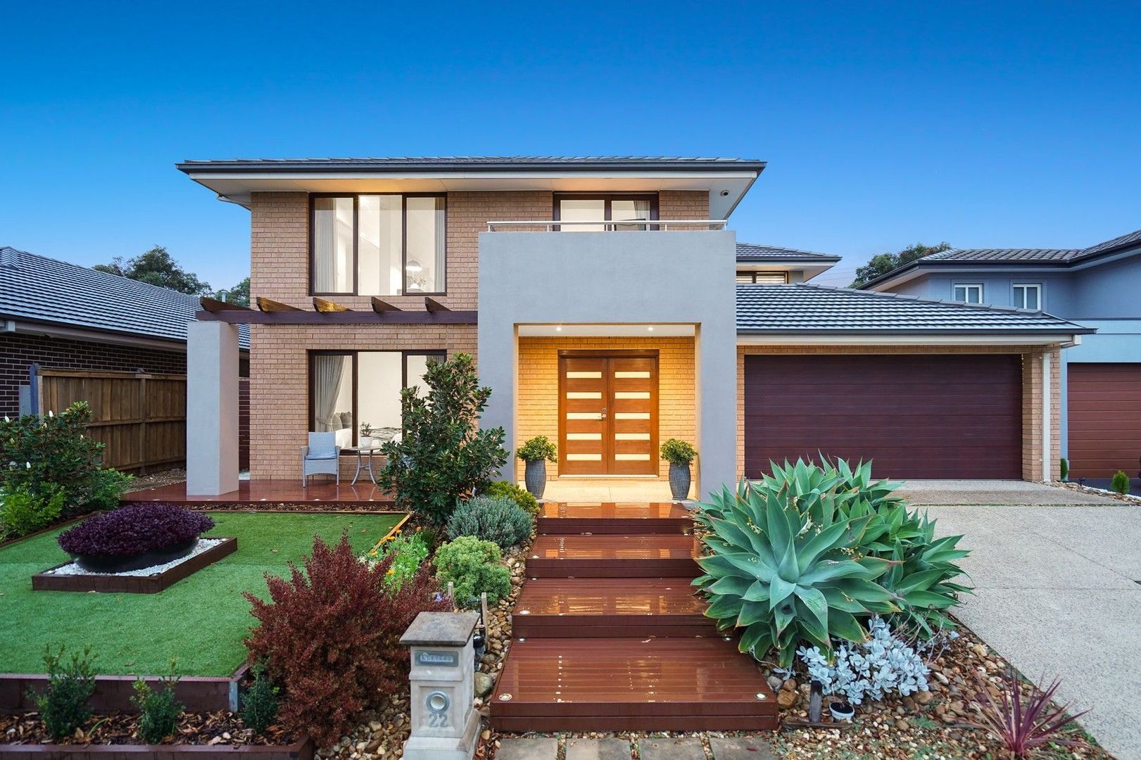 5 bedrooms House in 22 Clarendon Drive KEYSBOROUGH VIC, 3173