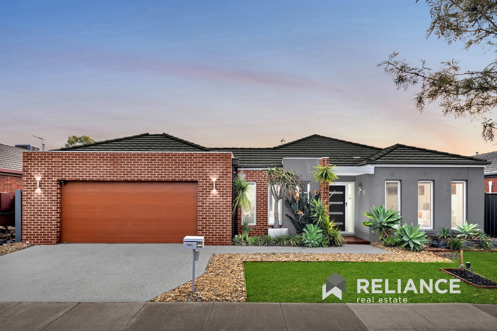 4 bedrooms House in 18 Condamine Avenue MANOR LAKES VIC, 3024