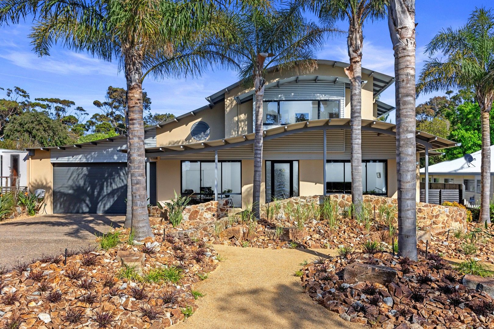 5 bedrooms House in 26 Surf Parade INVERLOCH VIC, 3996