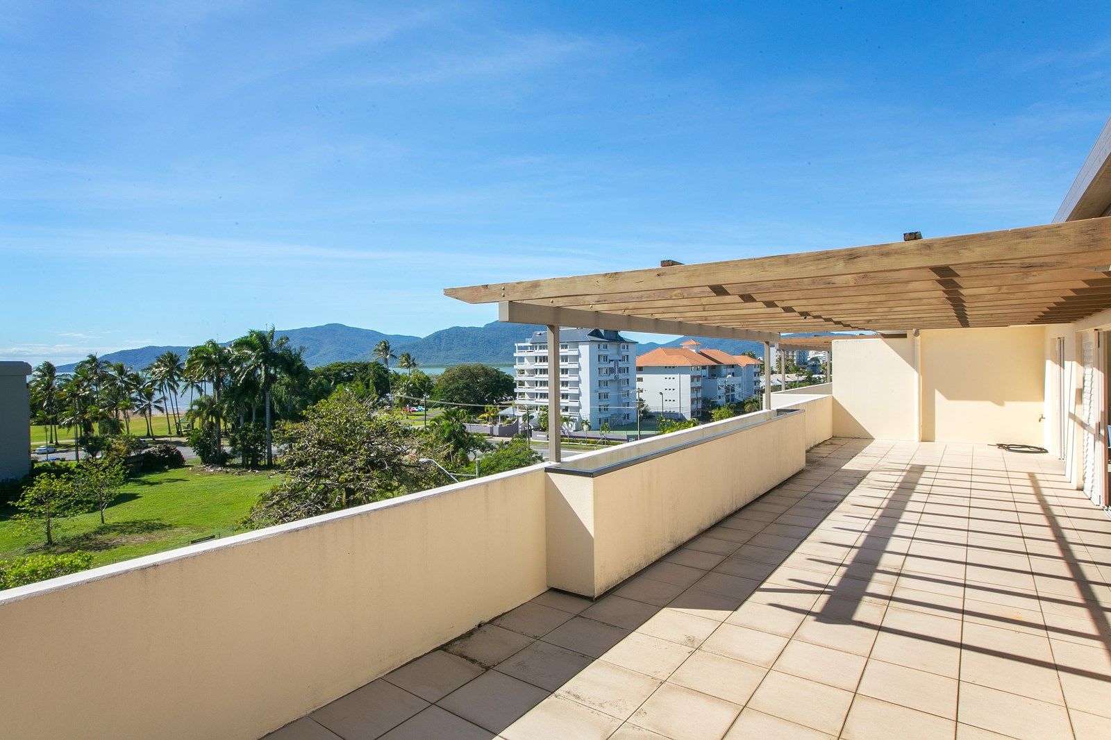 402/335 Lake Street, Cairns North QLD 4870, Image 1