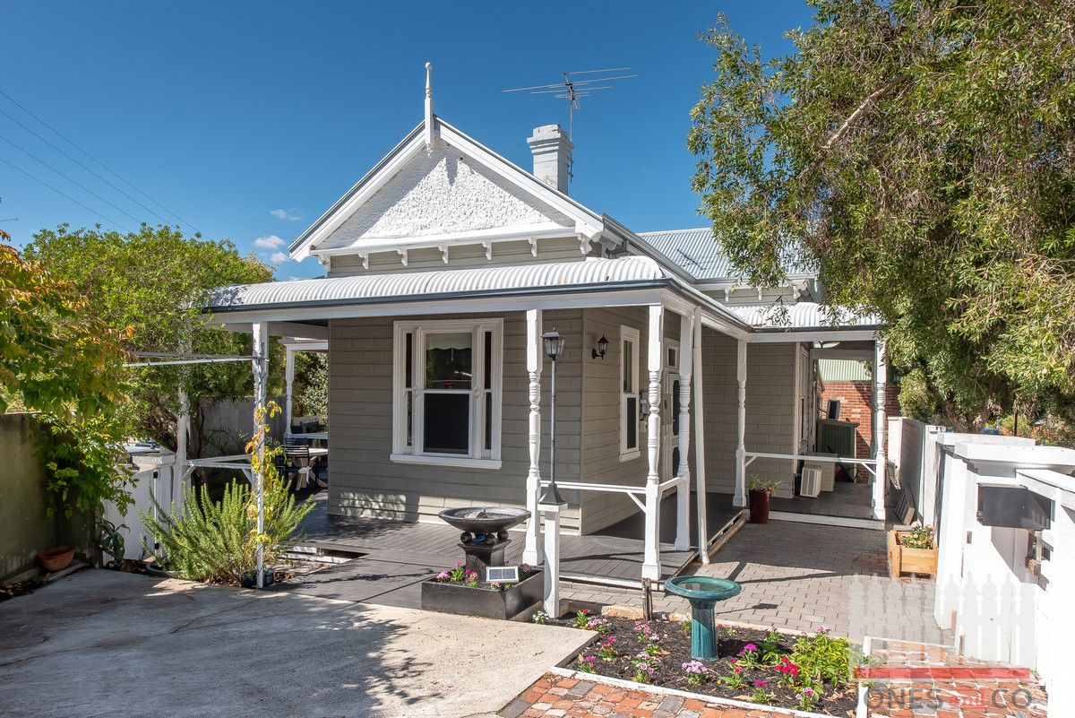 3 bedrooms House in 198 Harold Street MOUNT LAWLEY WA, 6050