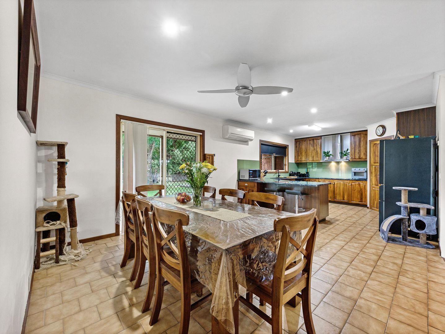 44 Simpson Street, Oxley VIC 3678, Image 2
