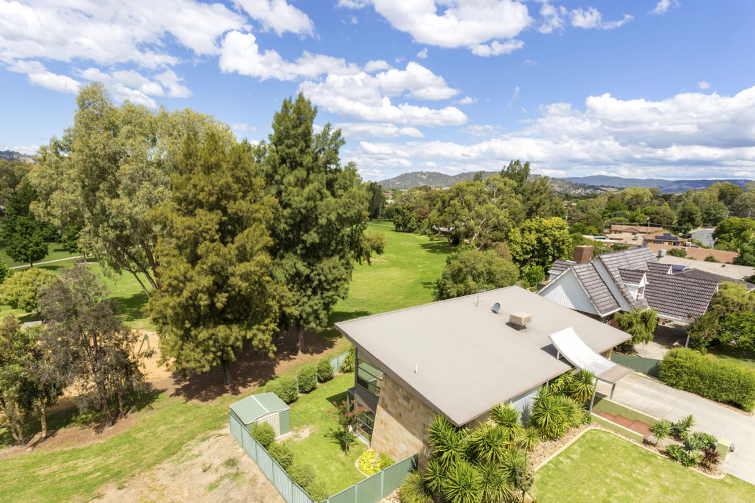 2 Parkland Drive, Wodonga VIC 3690, Image 2