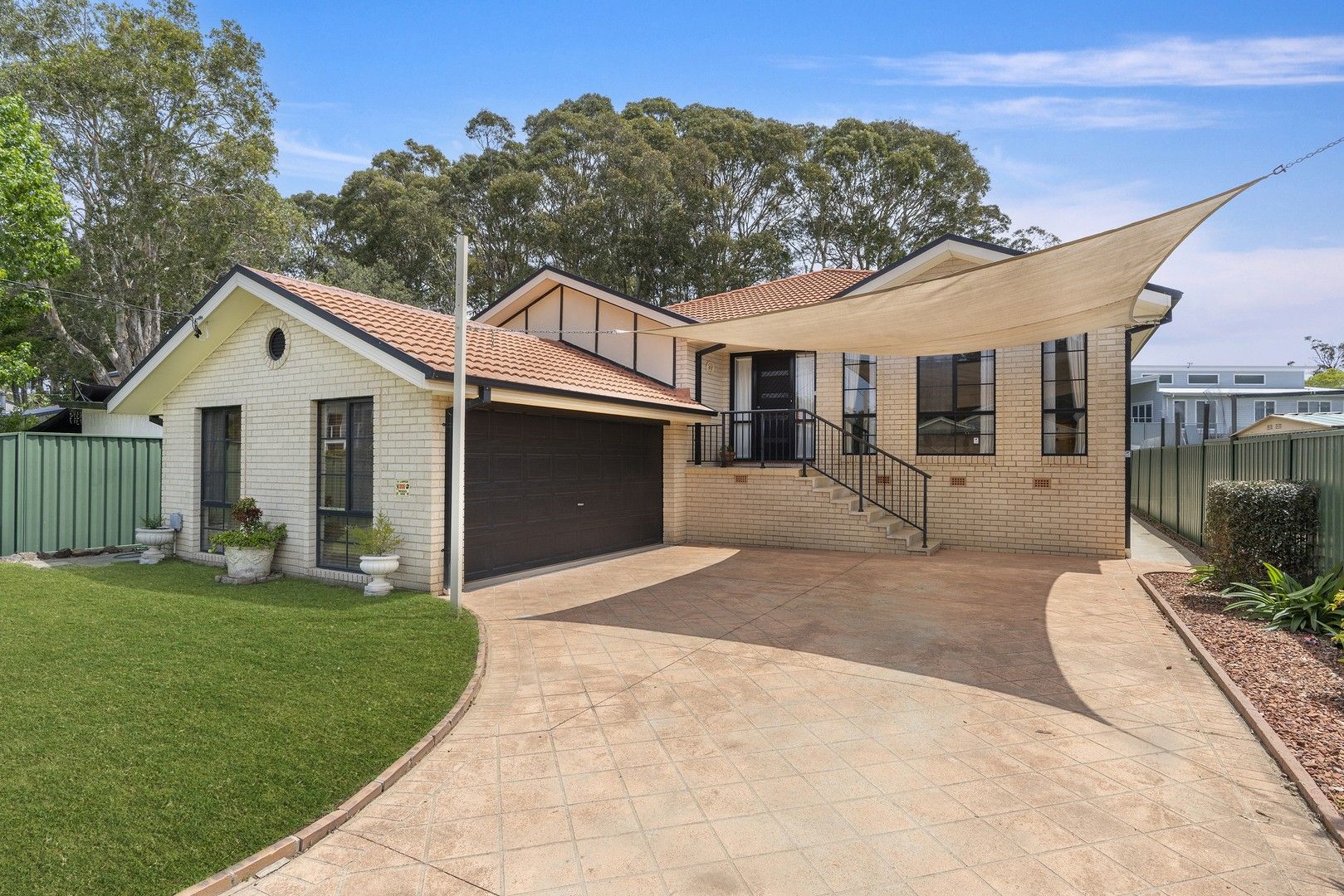 4 bedrooms House in 284 Lakedge Avenue BERKELEY VALE NSW, 2261